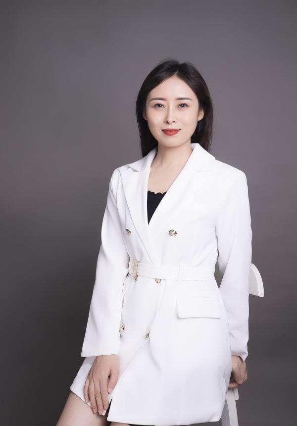 陈丽萍个人照(1).jpg